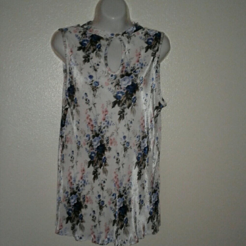 NWT Q USA Top